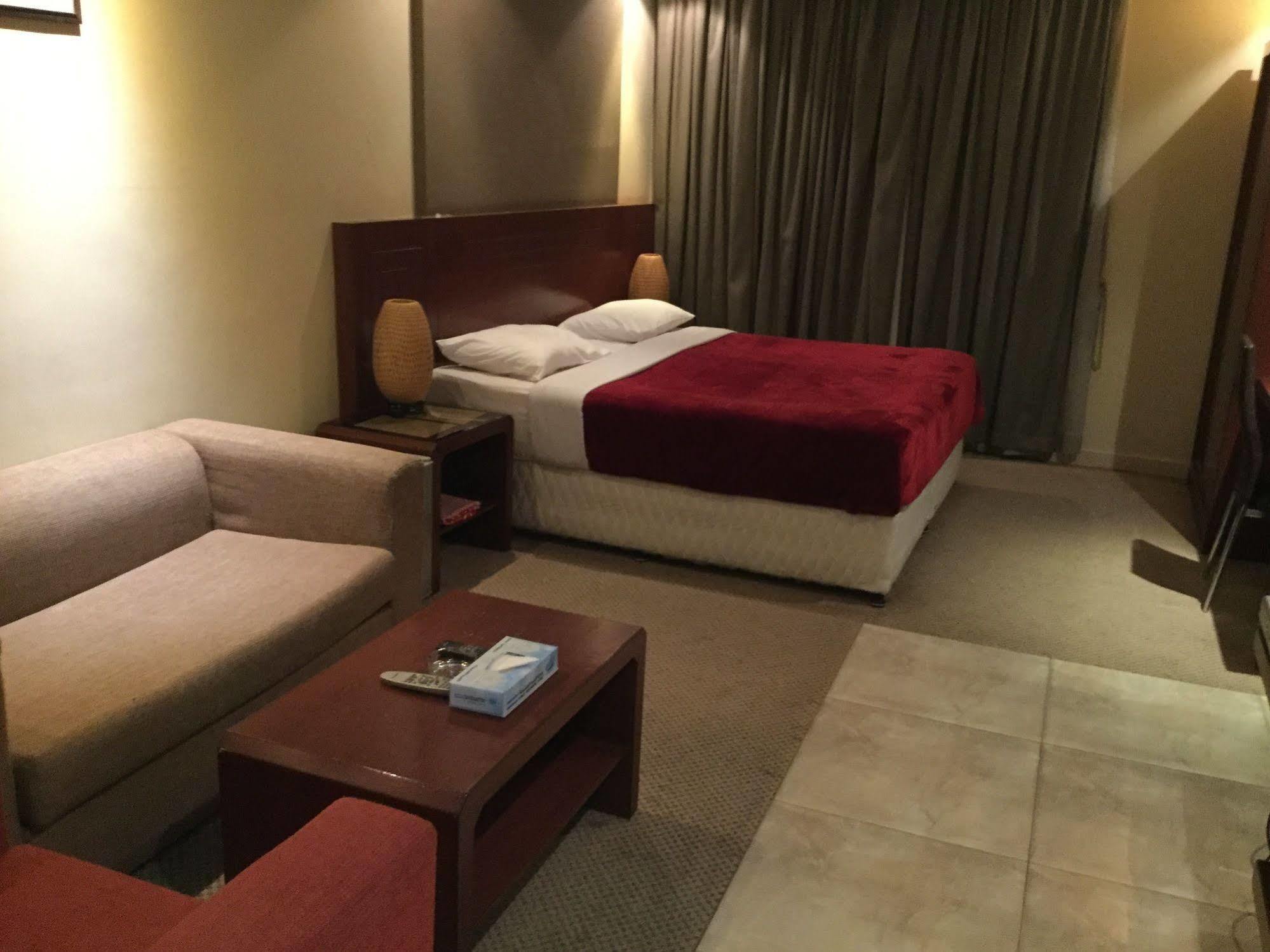Continental Suite farwaniya Kuveyt Dış mekan fotoğraf